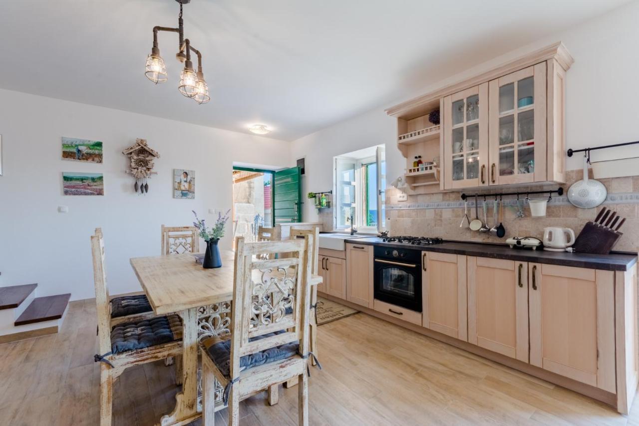 Holiday Home Rustic Kraljici Luaran gambar