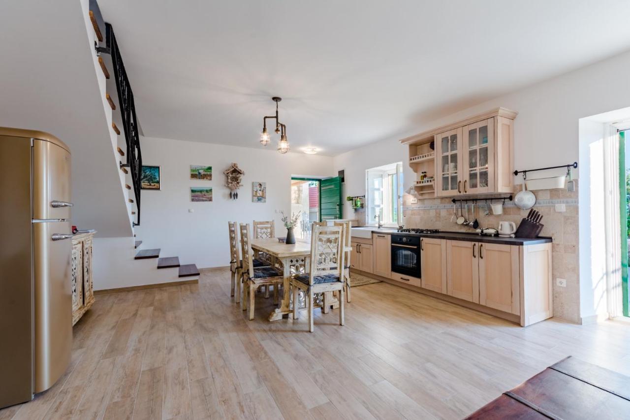 Holiday Home Rustic Kraljici Luaran gambar