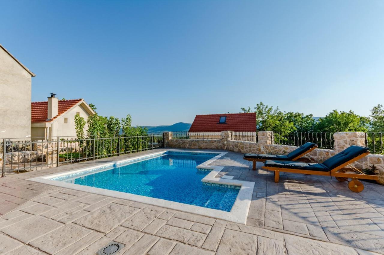 Holiday Home Rustic Kraljici Luaran gambar