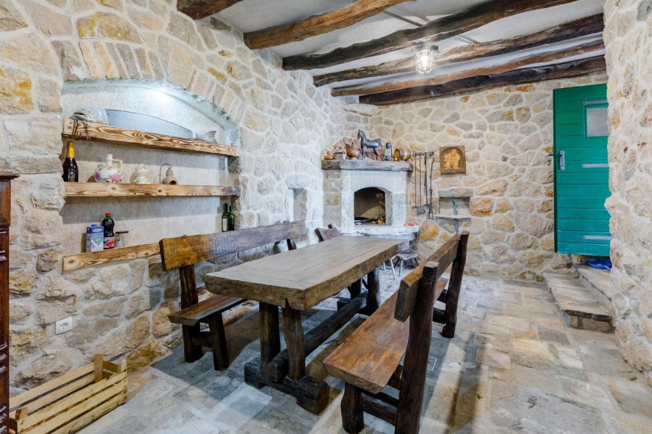 Holiday Home Rustic Kraljici Luaran gambar
