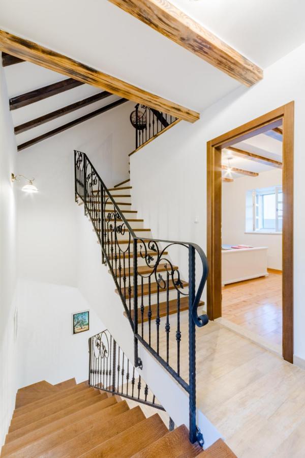 Holiday Home Rustic Kraljici Luaran gambar
