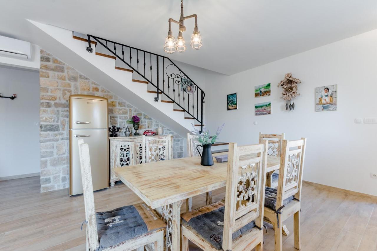 Holiday Home Rustic Kraljici Luaran gambar