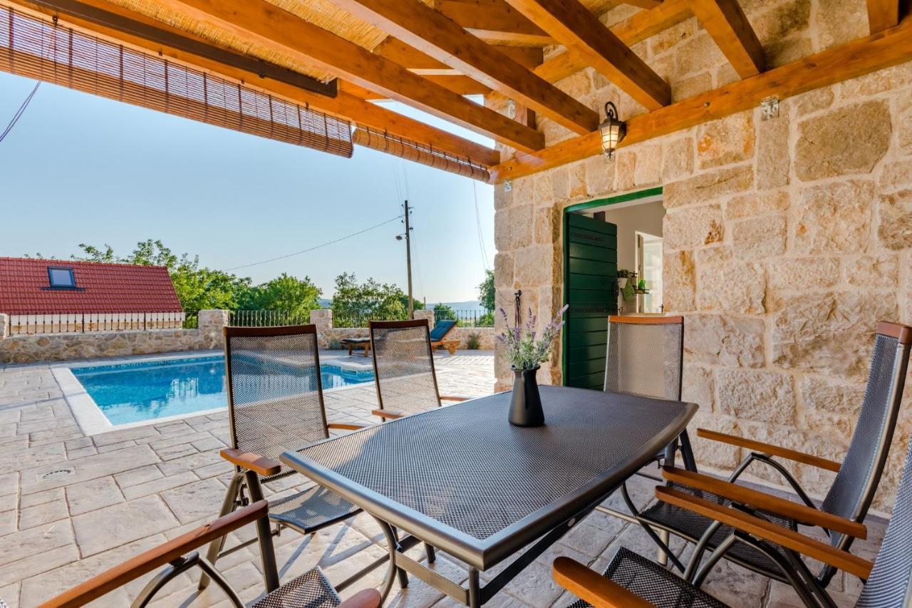 Holiday Home Rustic Kraljici Luaran gambar