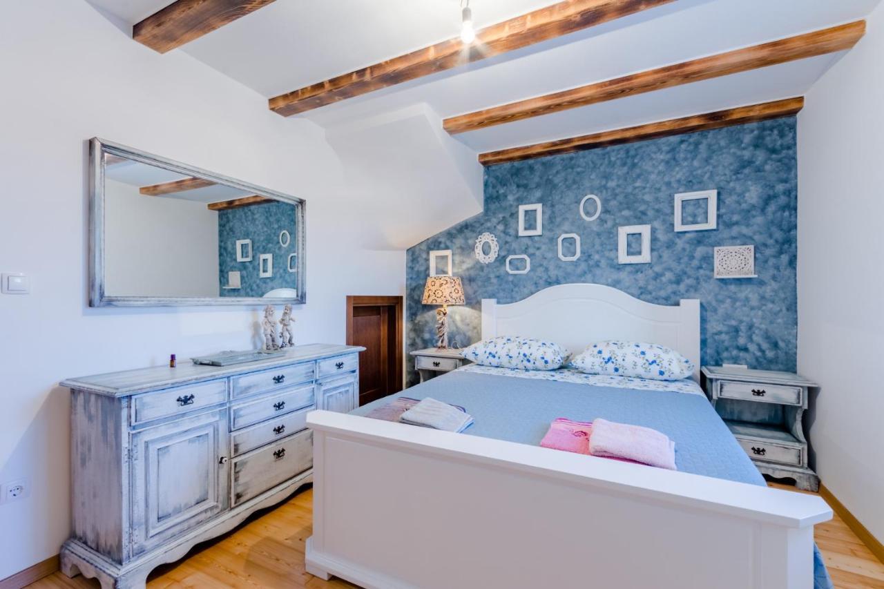 Holiday Home Rustic Kraljici Luaran gambar