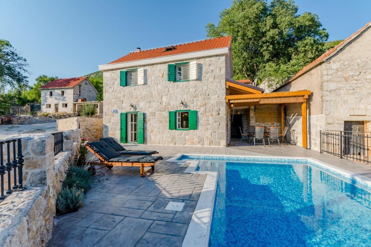Holiday Home Rustic Kraljici Luaran gambar