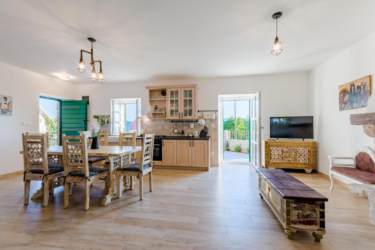 Holiday Home Rustic Kraljici Luaran gambar