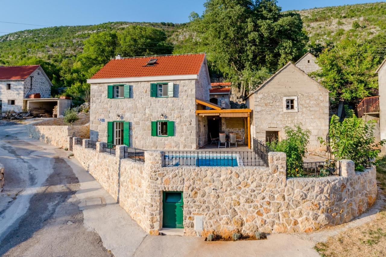 Holiday Home Rustic Kraljici Luaran gambar