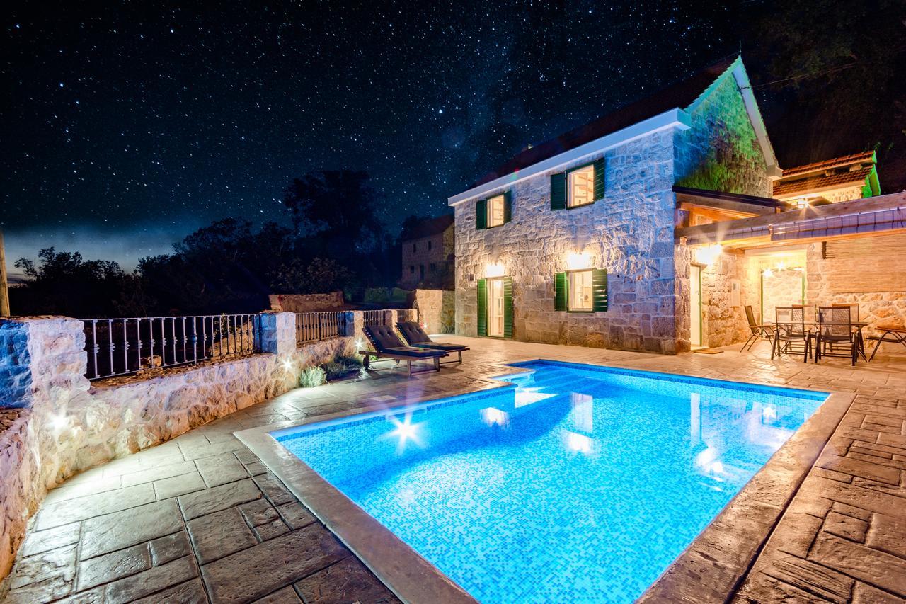 Holiday Home Rustic Kraljici Luaran gambar